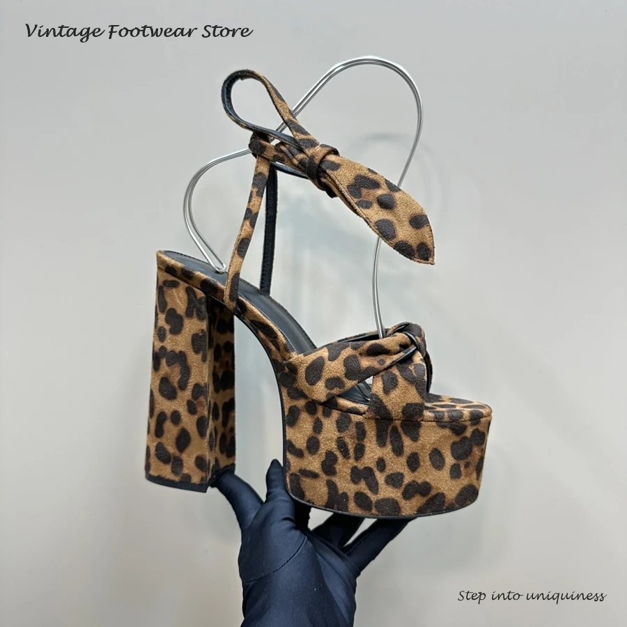 Vintage Fashion Prints - Sandal Platform cetak macan tutul Vintage