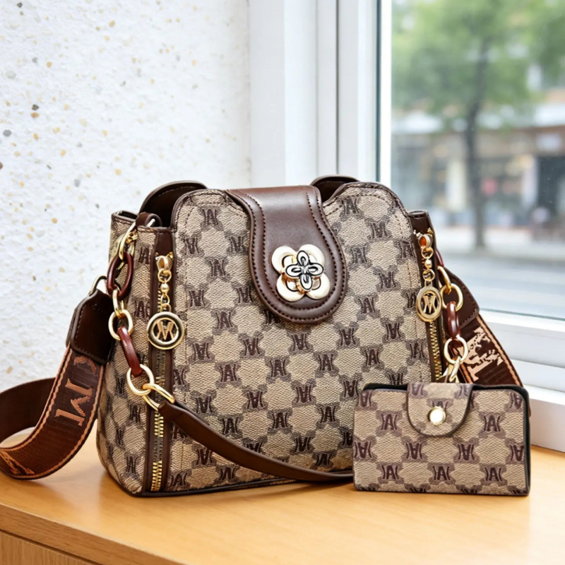 Vintage Fashion Prints - Tas selempang bermotif huruf vintage, tas