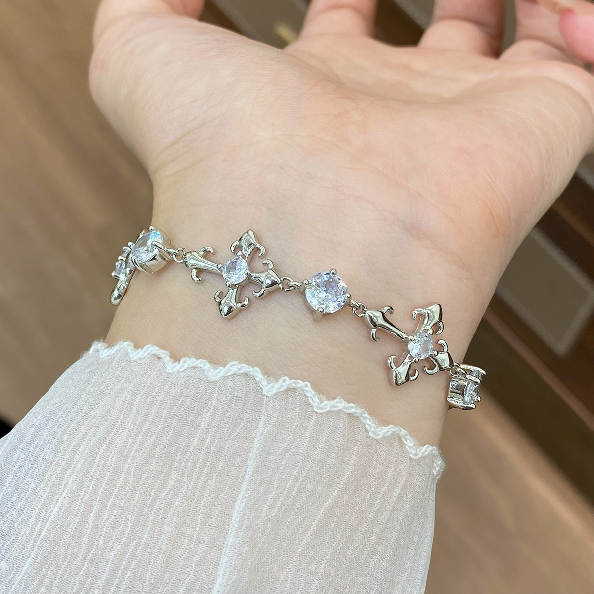 Gelang dan aksesori tangan wan - Vintage Fashion Tiktok ulasan dan harga